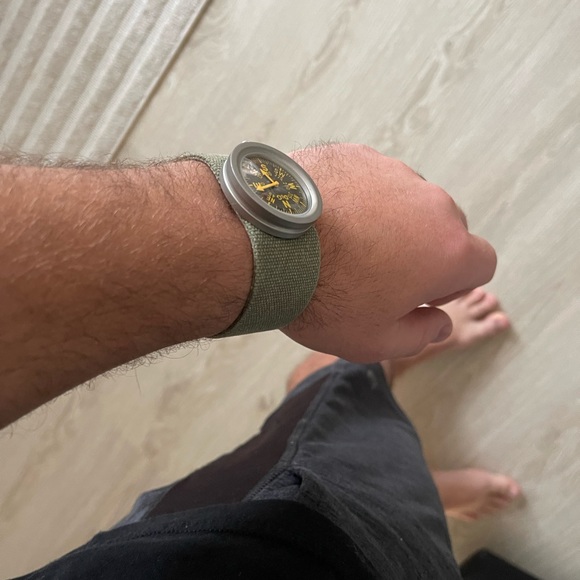 D&G Compass Watch with Velcro Band - Picture 6 of 7
